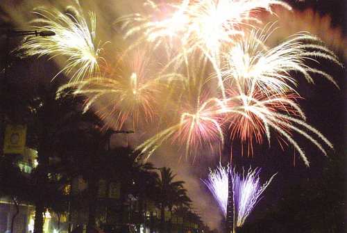 Castillo de fuegos artificiales en la playa de Gav� Mar (vistos desde la avenida del mar) (A�o 2004)